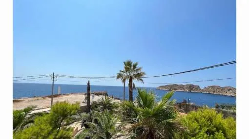 Frontline Villa to be refurbished in Santa Ponsa Frontline Villa to be refurbished in Santa Ponsa